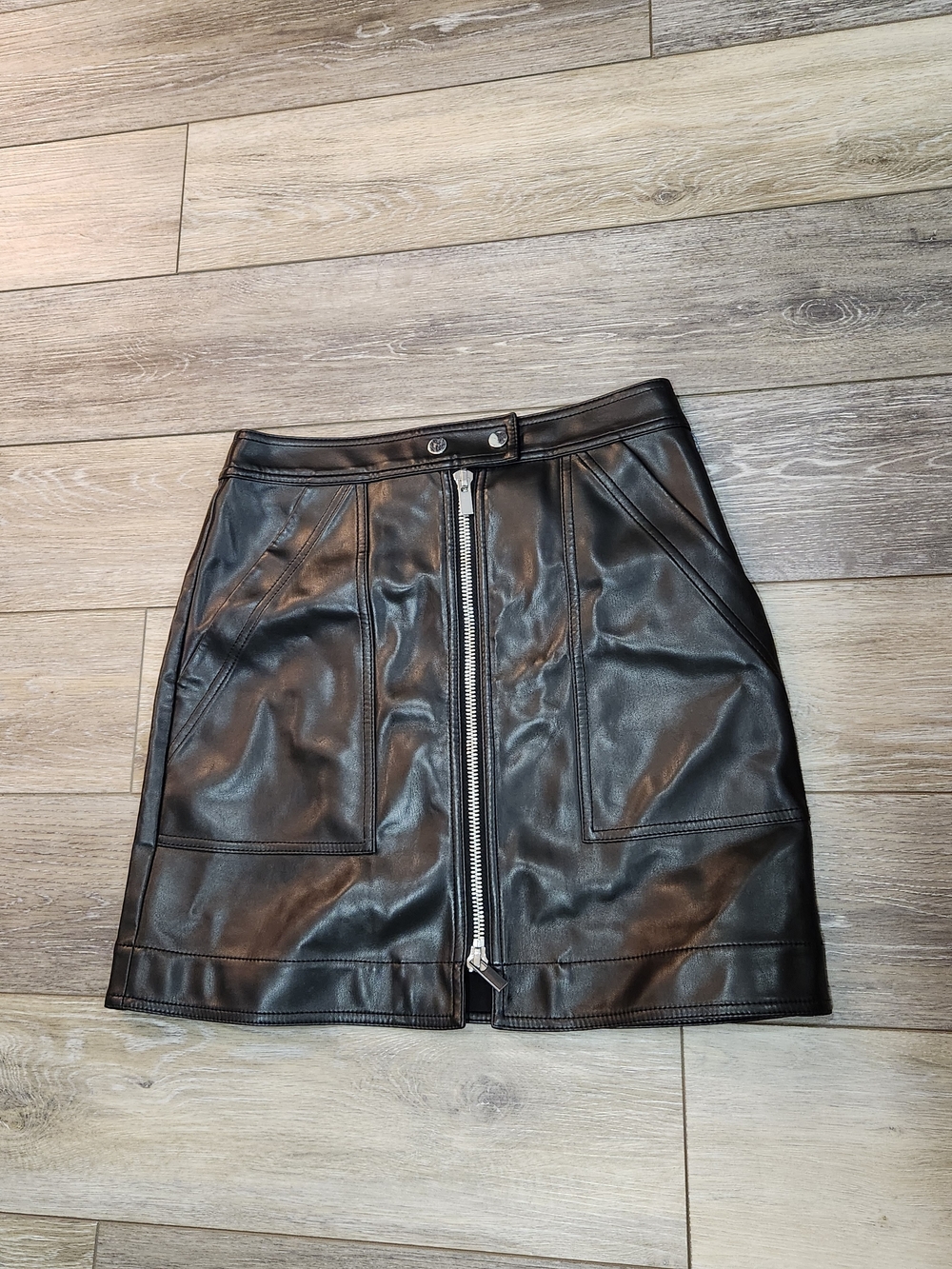 Diane Von Furstenberg Black Faux Leather Front-Zip Mini Skirt Size 4